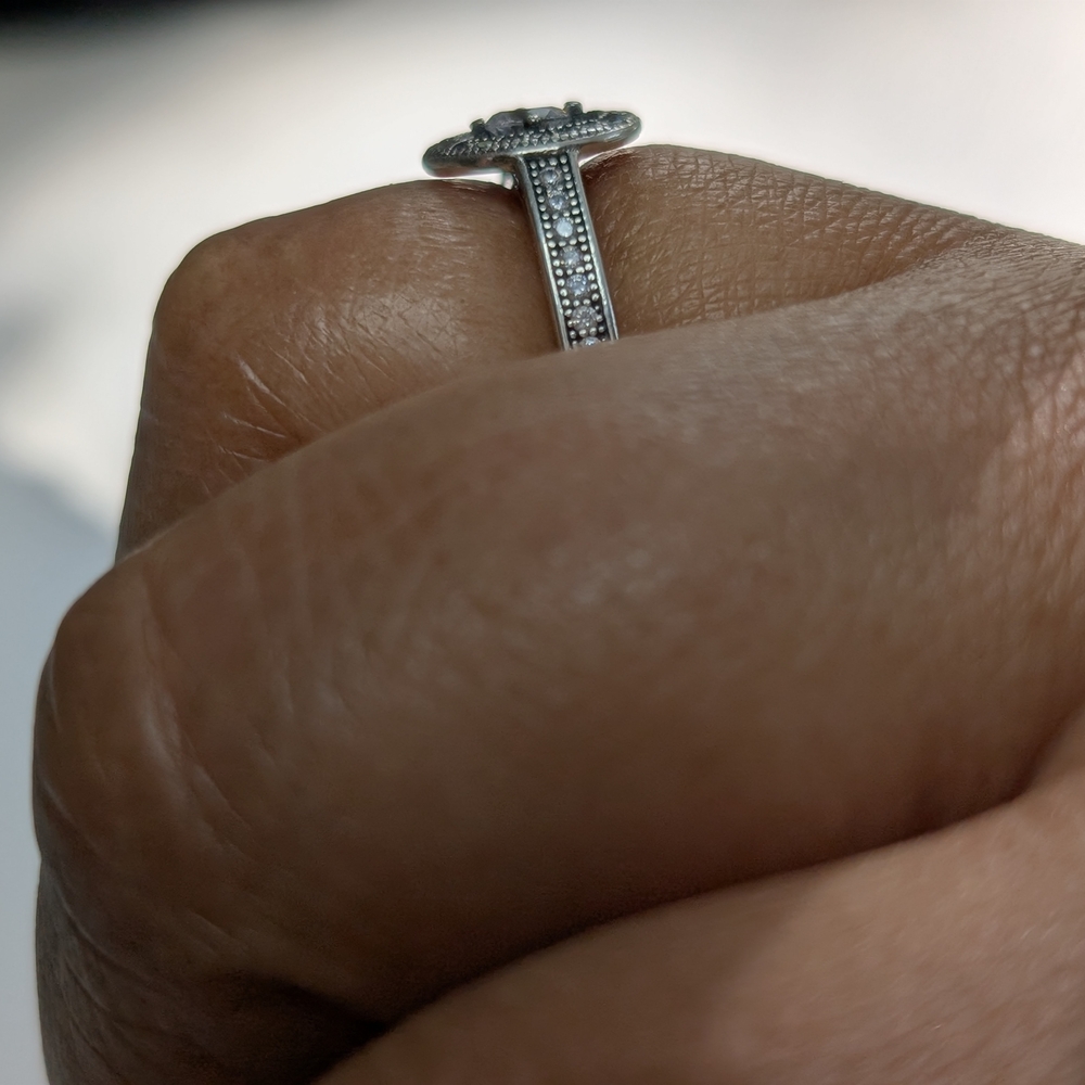 Elegant Silver Cubic Zirconia Ring - Picture 4 of 7